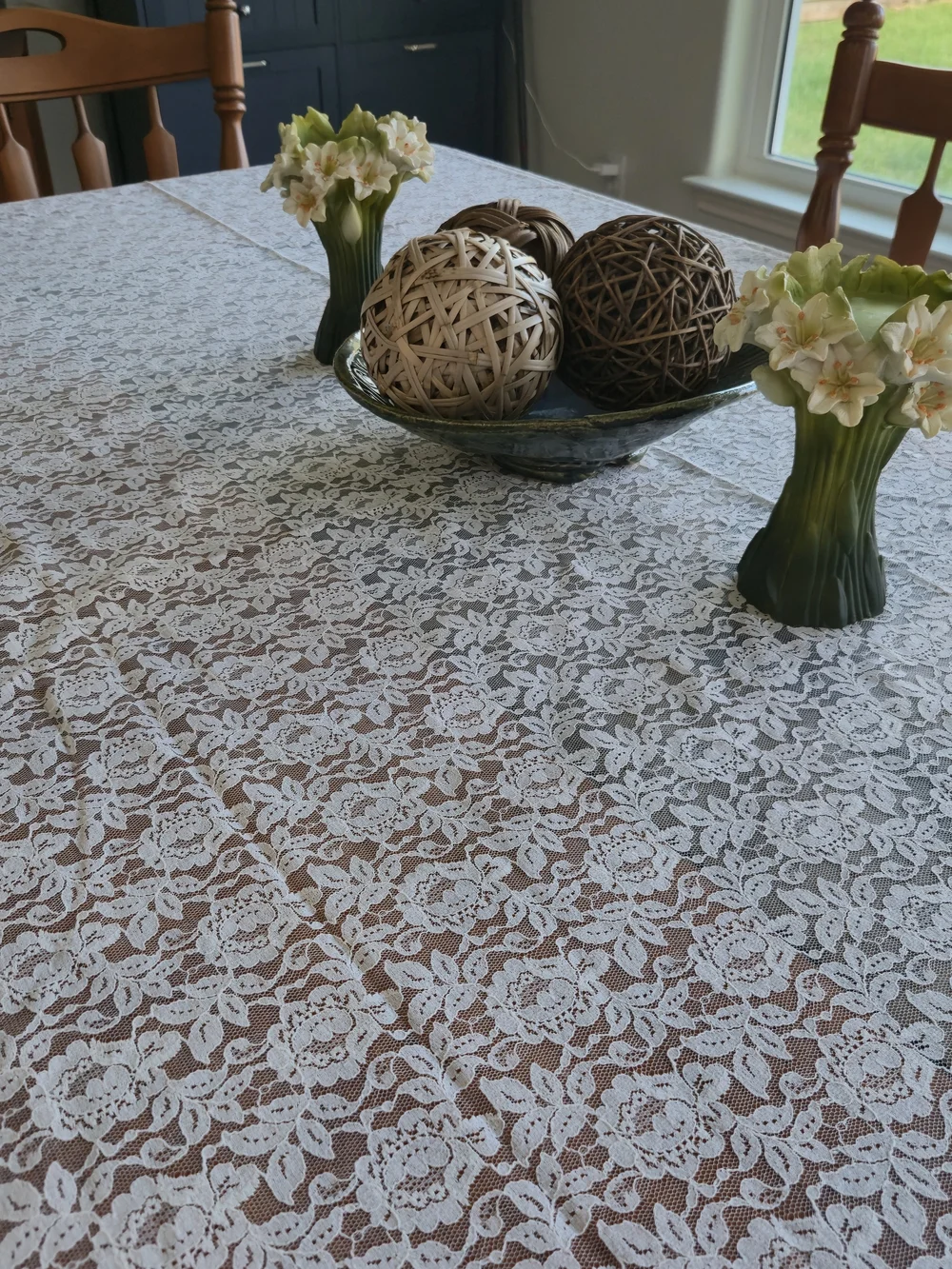 Vintage White Floral Lace Tablecloth – 64